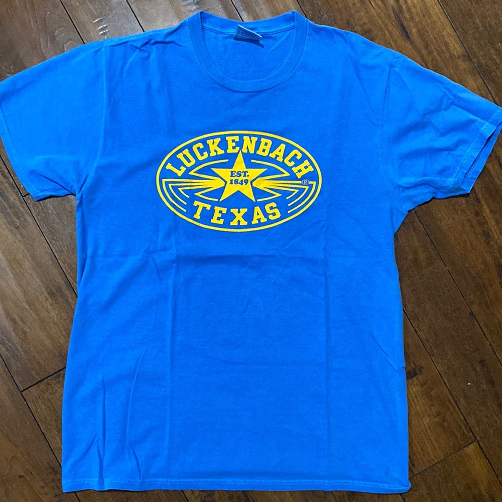 Luckenbach Texas Everybody’s Somebody In Luckenbach T-Shirt